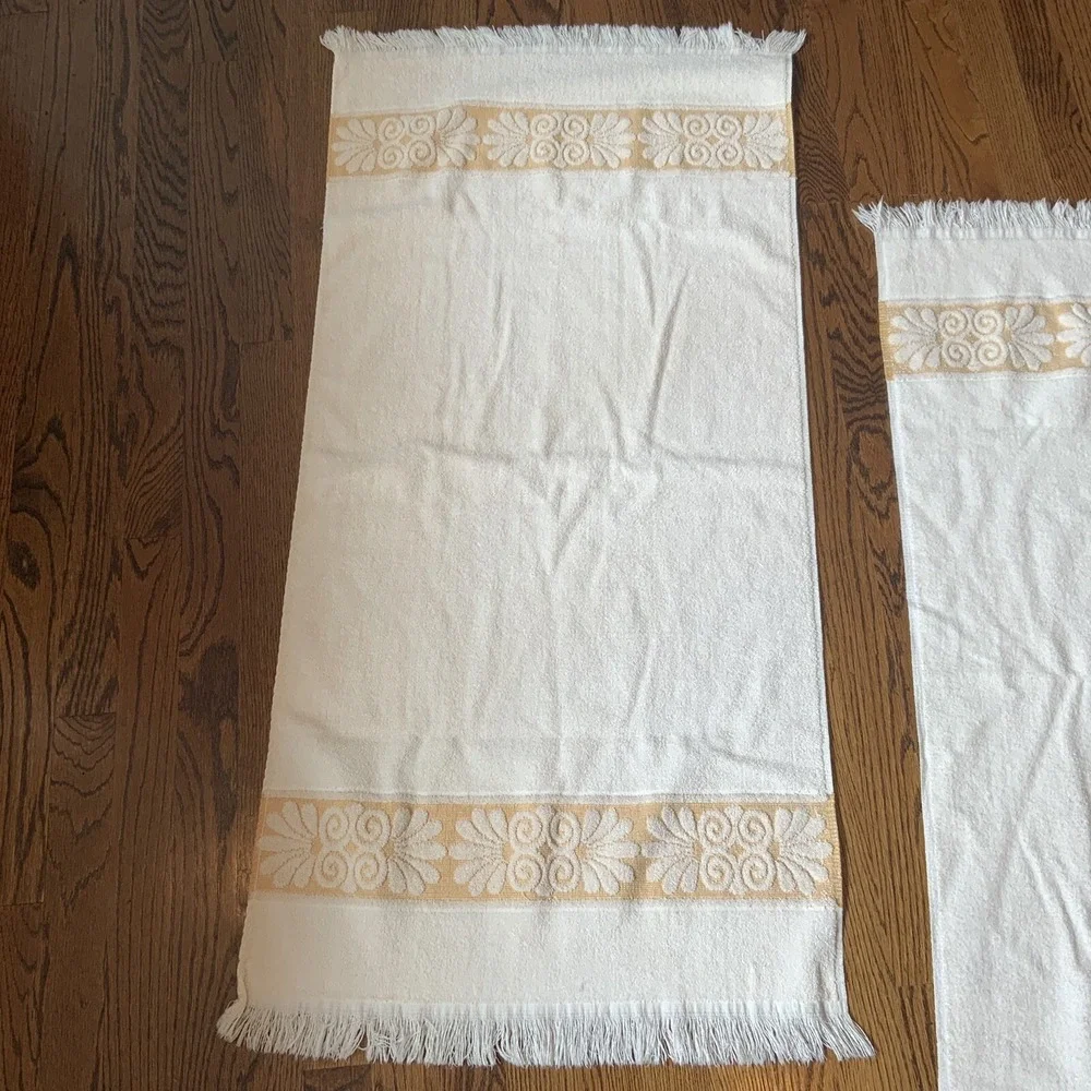 VTG Pair Monticello Cannon Bath Towel Yellow Sculpted Retro Grandma Made USA